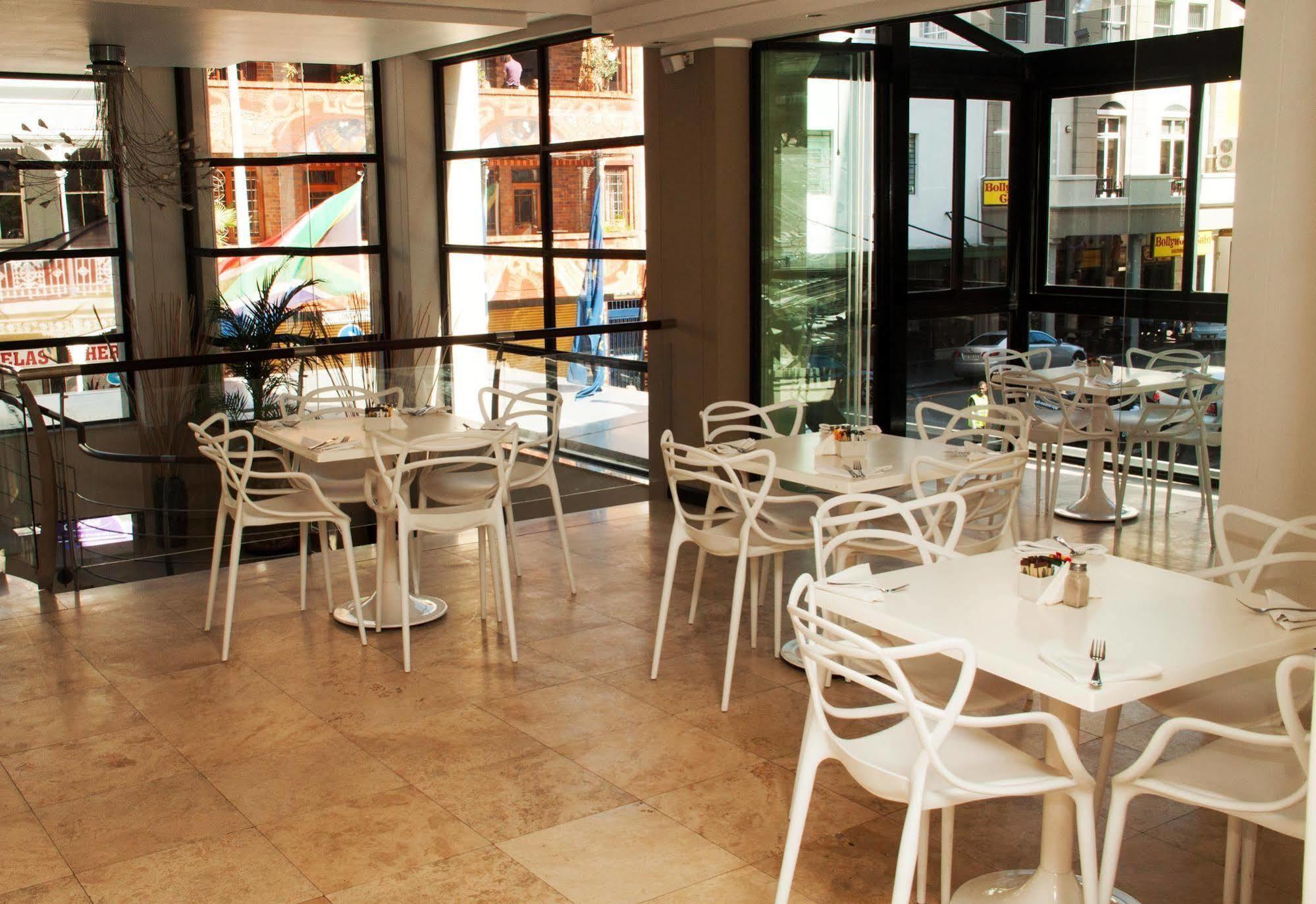 Urban Chic Boutique Hotel & Cafe เคปทาวน์ ภายนอก รูปภาพ