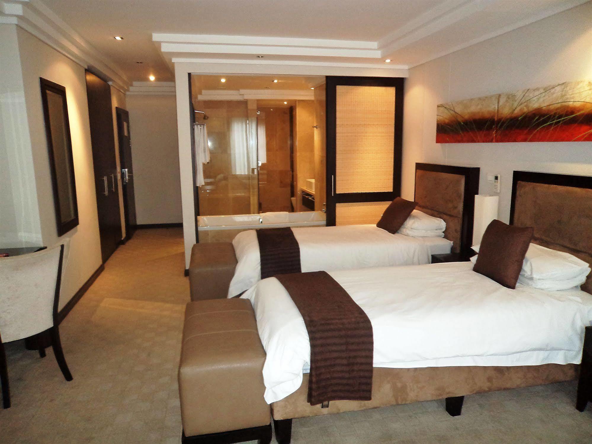 Urban Chic Boutique Hotel & Cafe เคปทาวน์ ภายนอก รูปภาพ