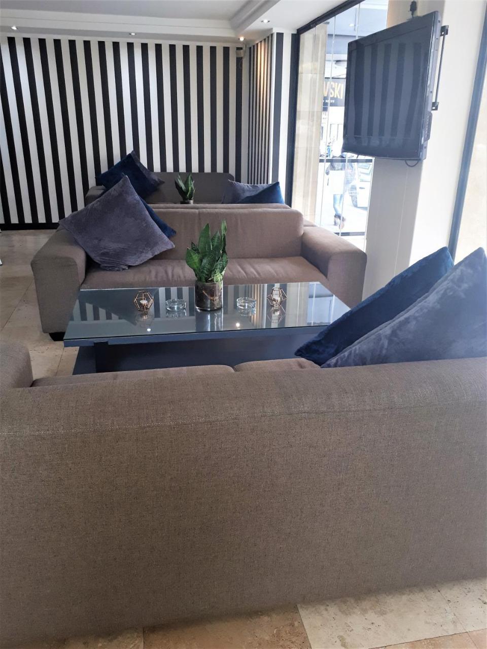 Urban Chic Boutique Hotel & Cafe เคปทาวน์ ภายนอก รูปภาพ