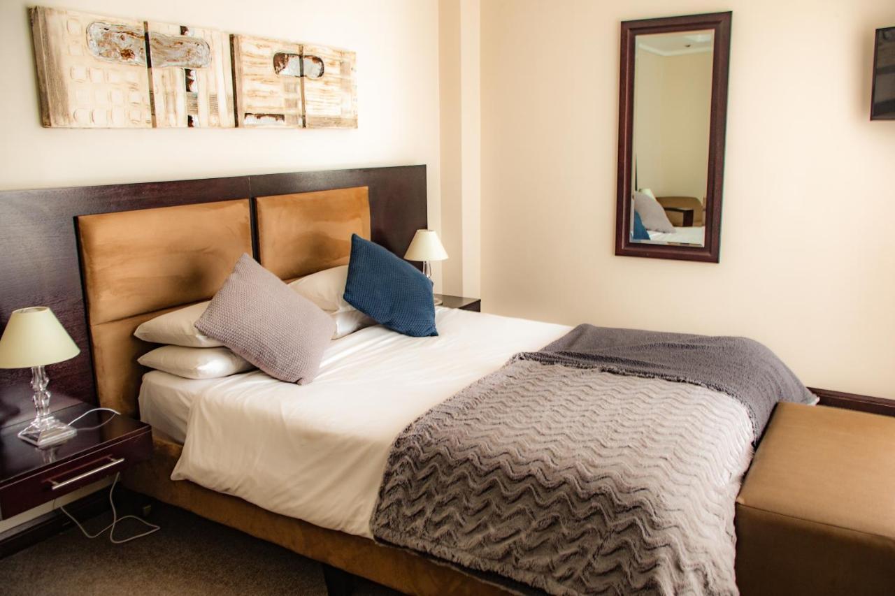 Urban Chic Boutique Hotel & Cafe เคปทาวน์ ภายนอก รูปภาพ