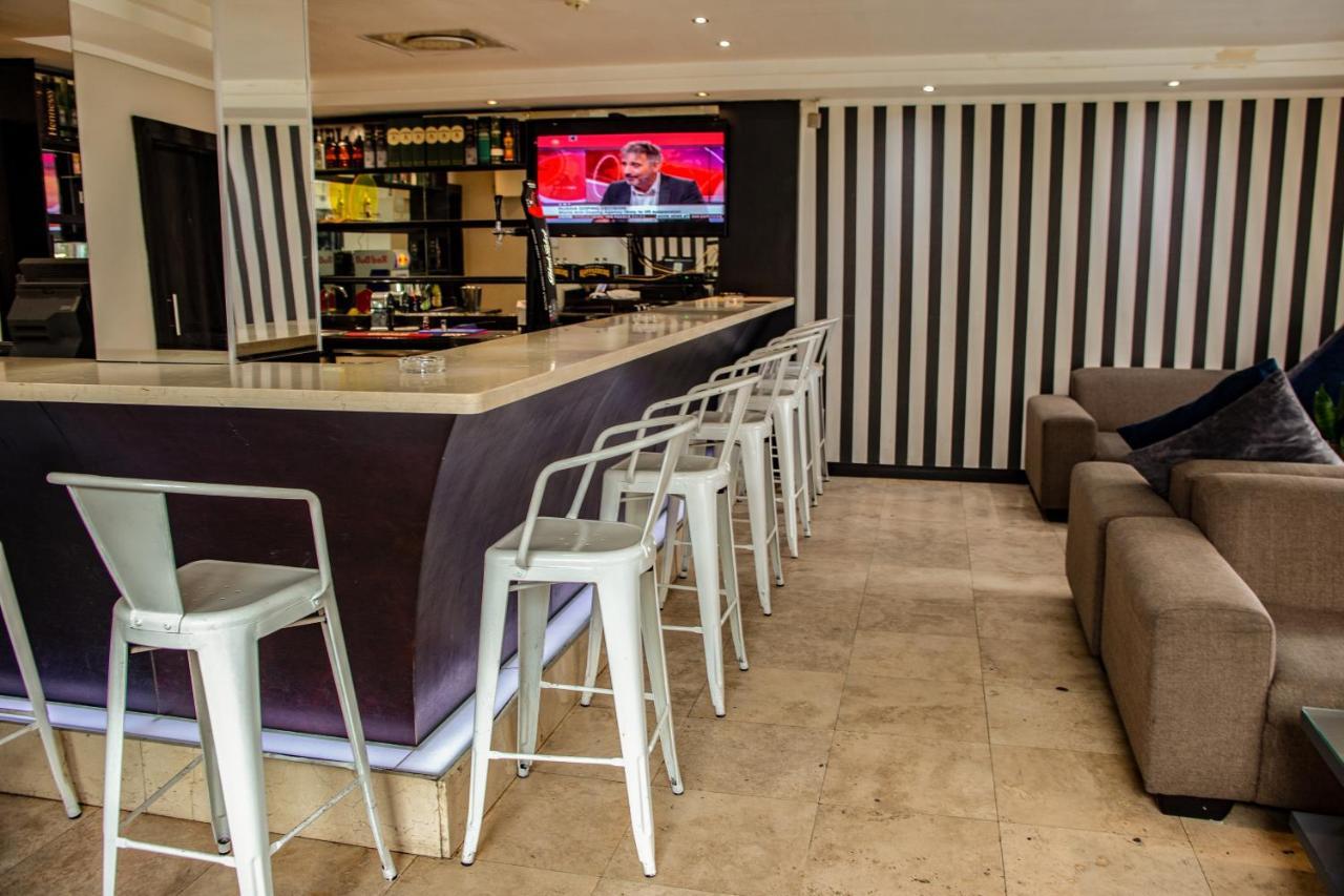 Urban Chic Boutique Hotel & Cafe เคปทาวน์ ภายนอก รูปภาพ