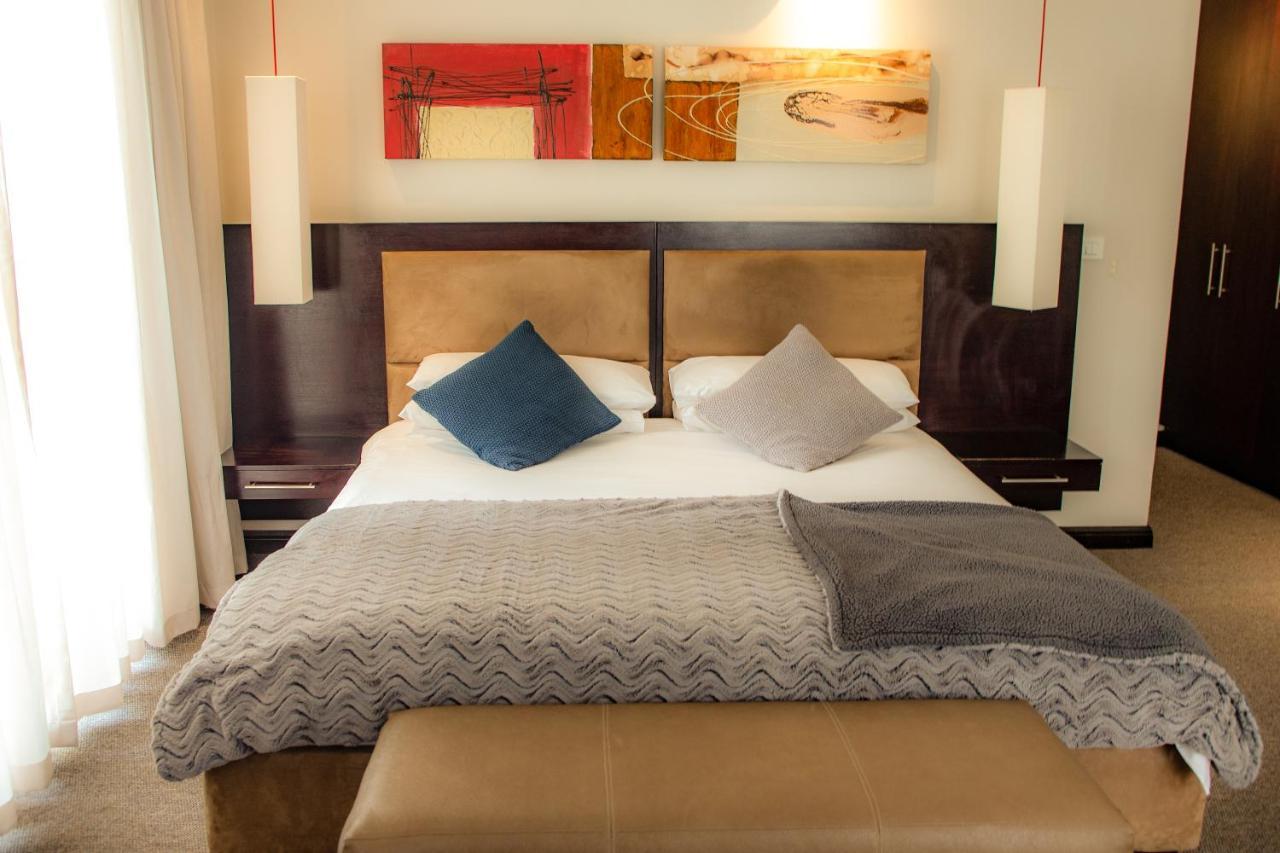 Urban Chic Boutique Hotel & Cafe เคปทาวน์ ภายนอก รูปภาพ
