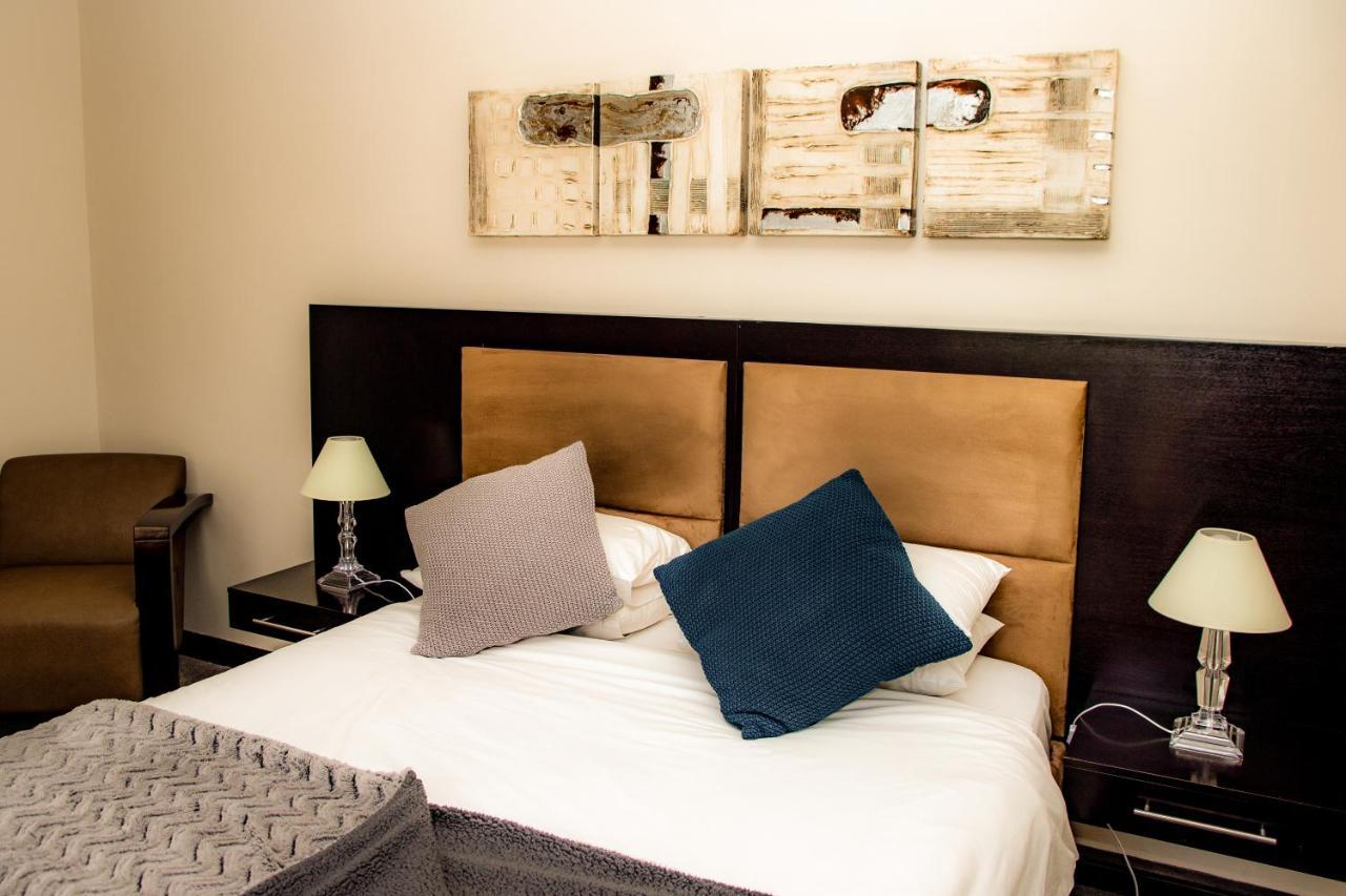 Urban Chic Boutique Hotel & Cafe เคปทาวน์ ภายนอก รูปภาพ